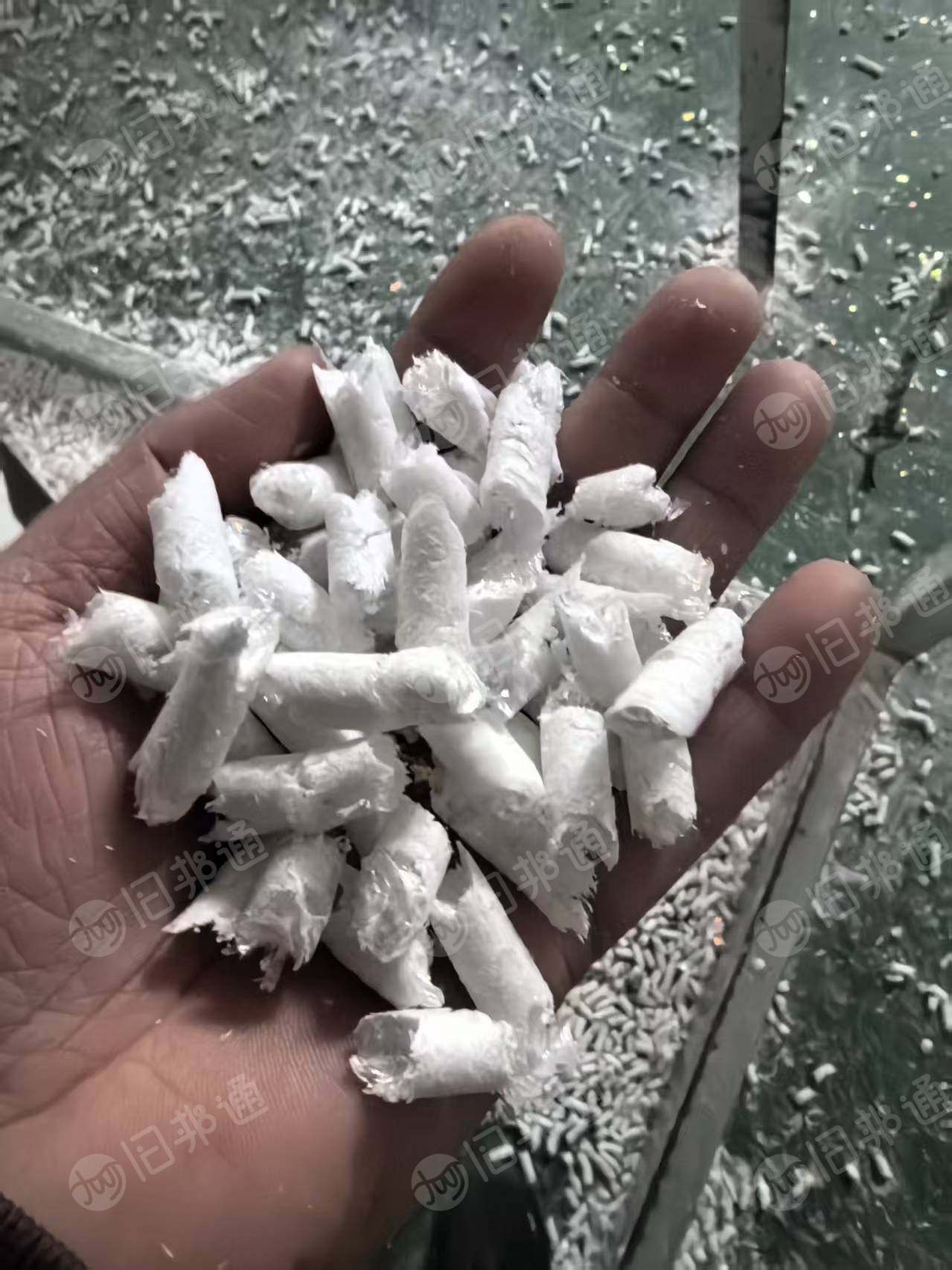 出售Pet含20%亚克力，毛毛虫颗粒，现货300吨