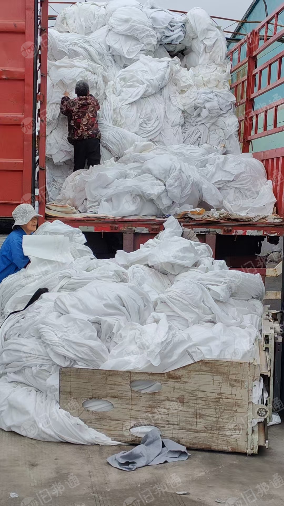 长期出售无纺布厂下来的涤纶无纺布下脚料，涤纶无纺布边角料