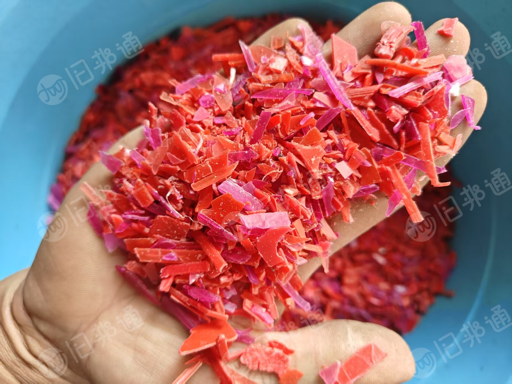 出售全浮红色水果框破碎料，现货10吨