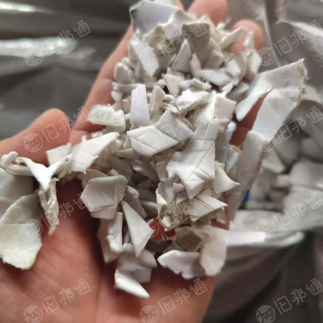 长期出售全漂带字桶破碎料,都是有打磨过的