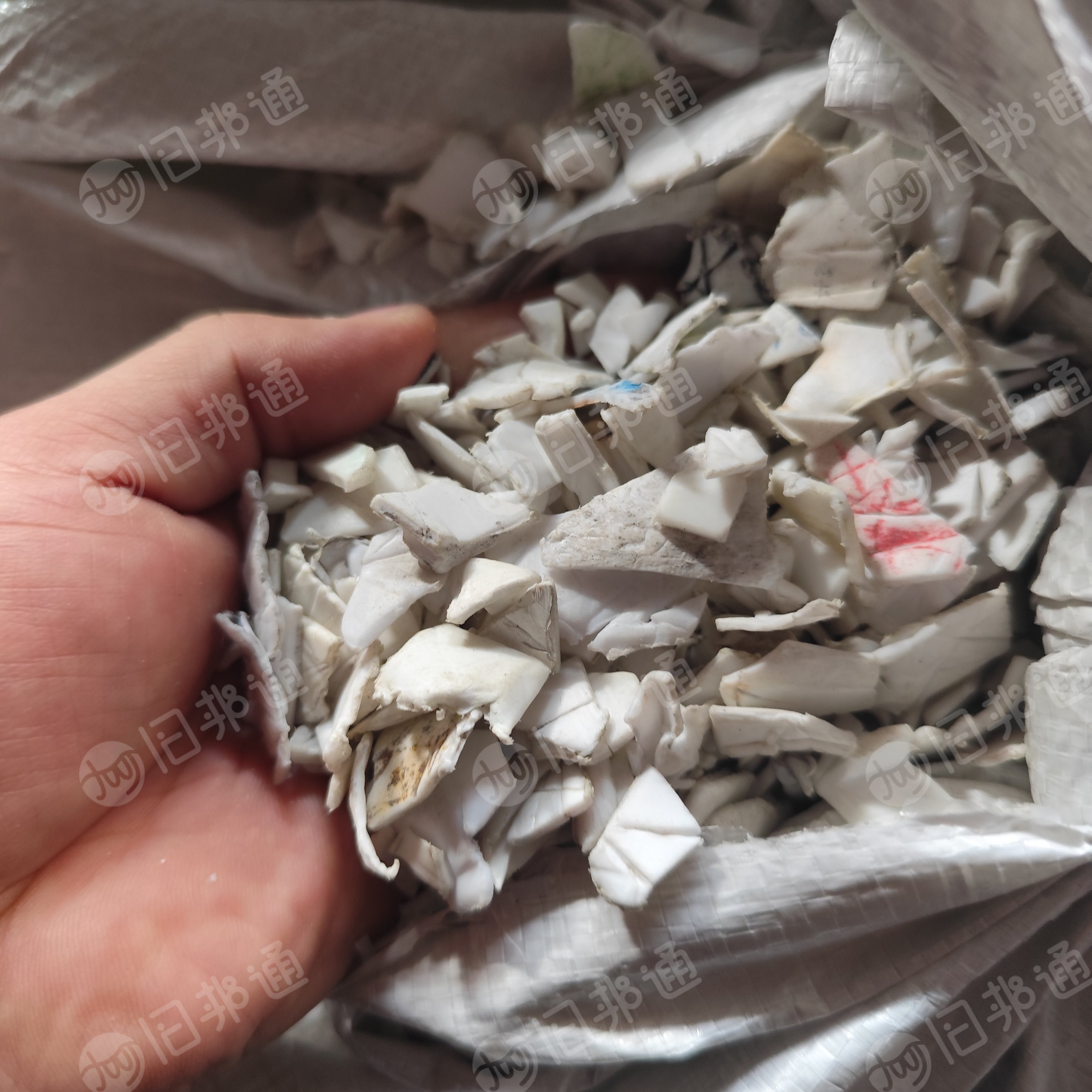 长期出售全漂带字桶破碎料,都是有打磨过的