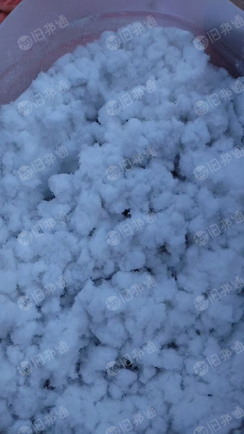 长期出售磨毛厂下来的白色纯涤纶毛毛料，磨毛料，没有水分，货在山东潍坊