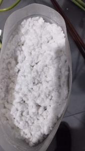 长期出售磨毛厂下来的白色纯涤纶毛毛料，磨毛料，没有水分，货在山东潍坊