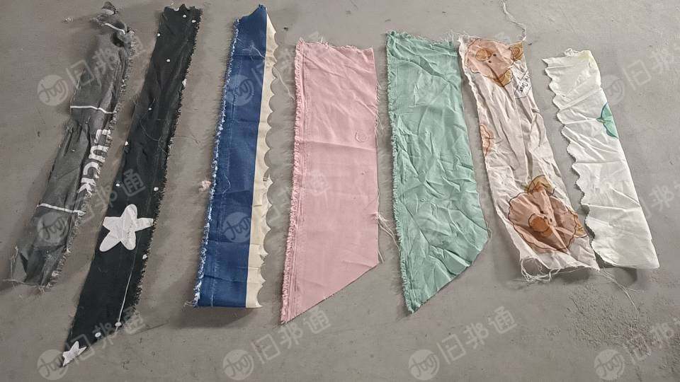 长期出售涤纶废布带轻浆，涤纶蚊帐布，现货50吨