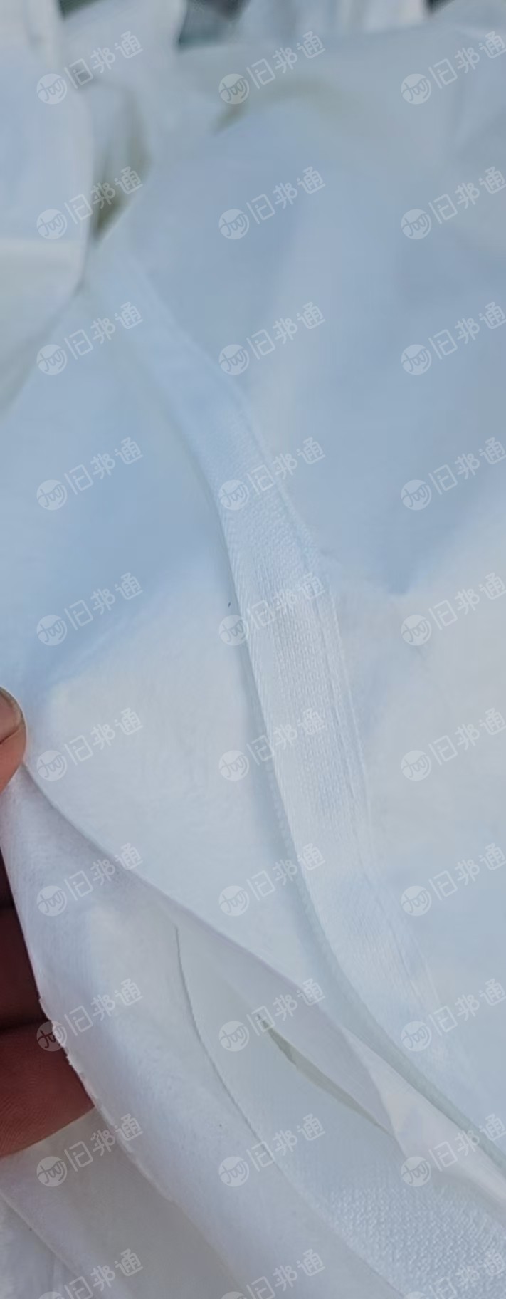 长期出售出口车用的车衣，涤纶无纺布，有些有带拉链，白色涤纶废布，现货有十几吨，货在山东临沂