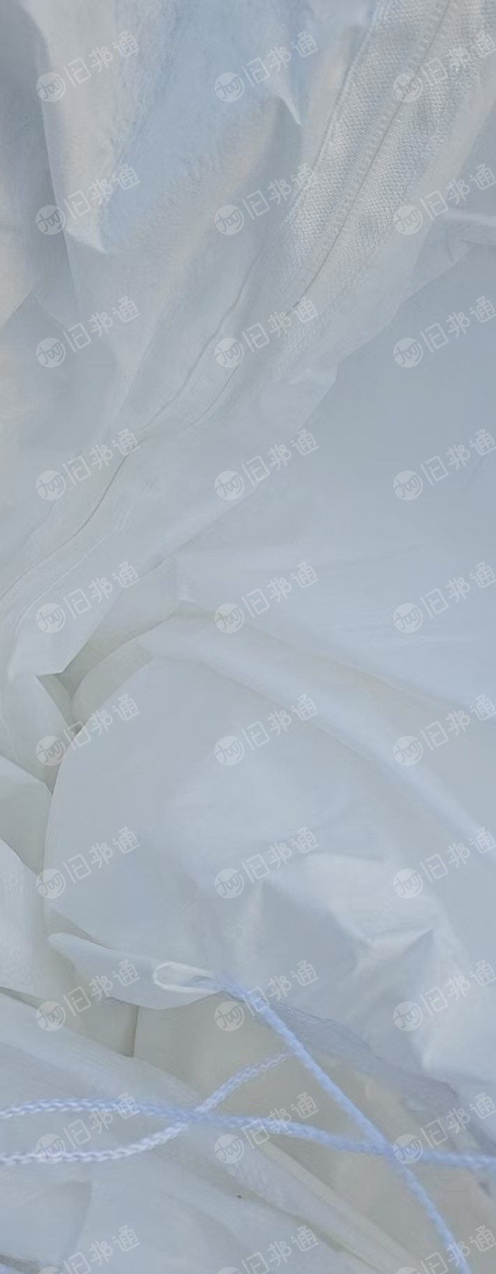 长期出售出口车用的车衣，涤纶无纺布，有些有带拉链，白色涤纶废布，现货有十几吨，货在山东临沂