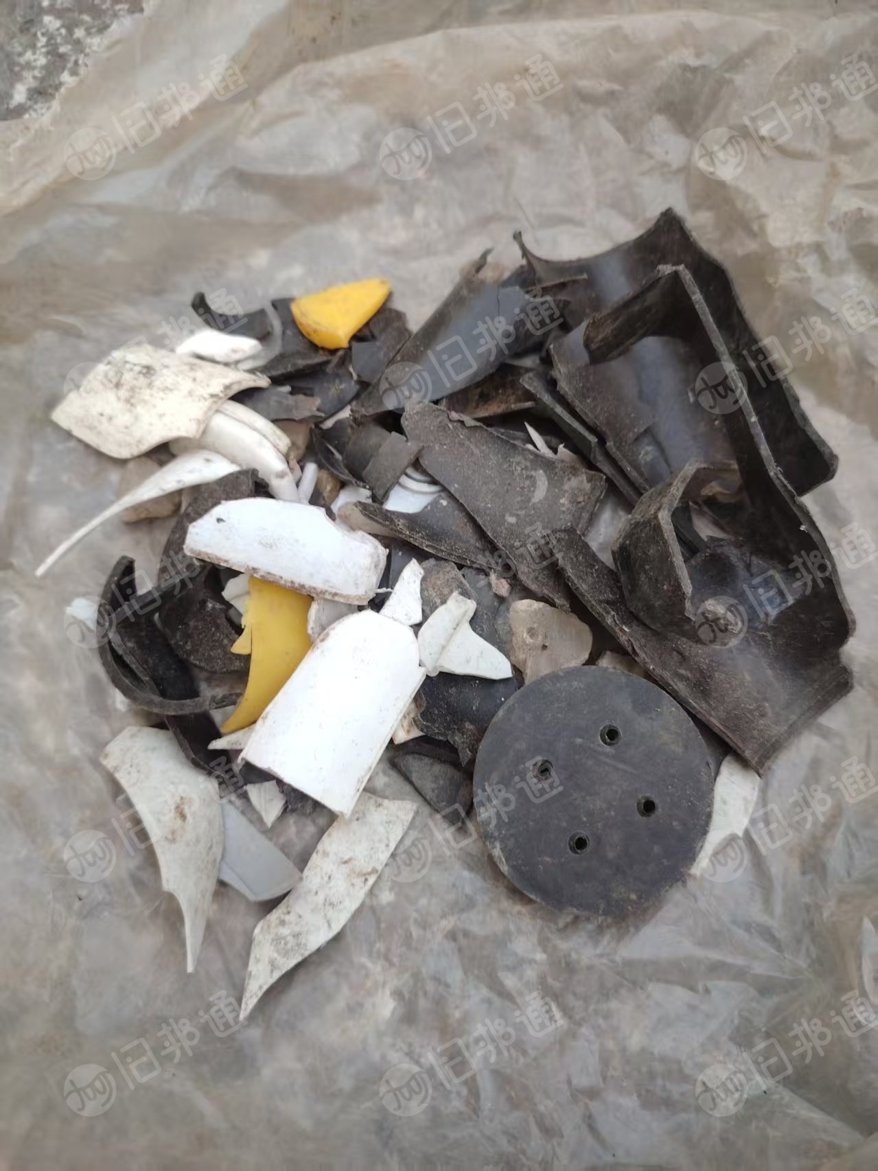 长期出售电容壳破碎料