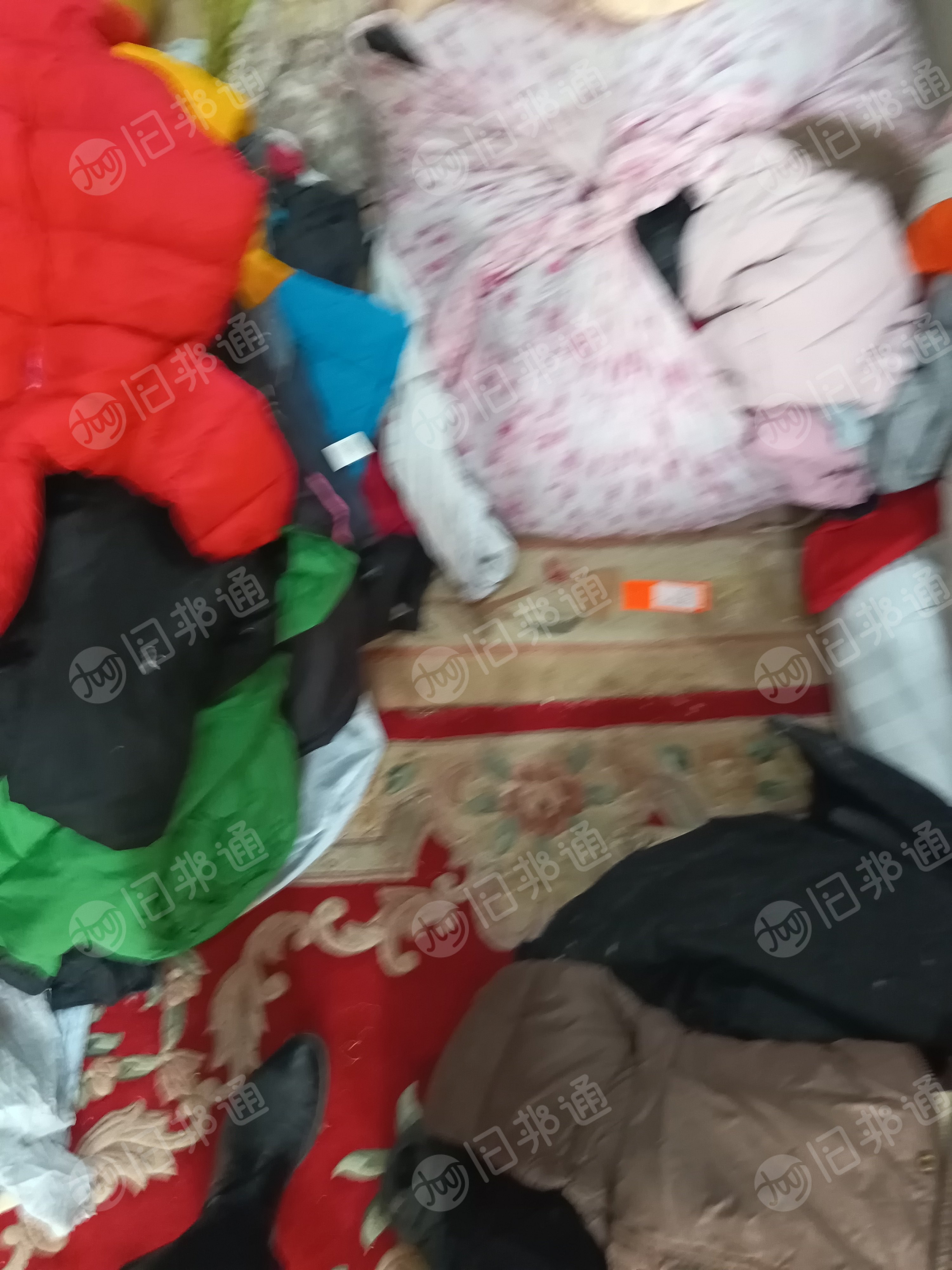 长期大量回收旧羽绒服羽绒被,价格公道,有货长期合作