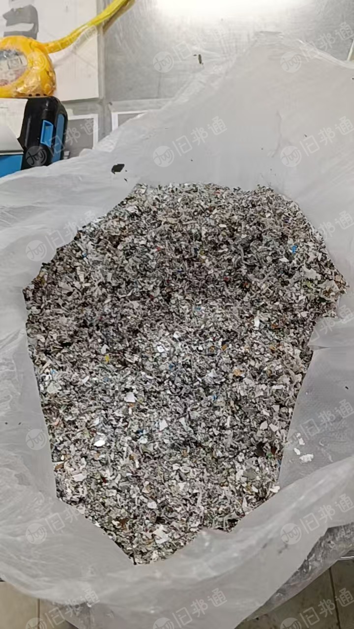 出售墙纸广告料下来的纯PVC破碎料
