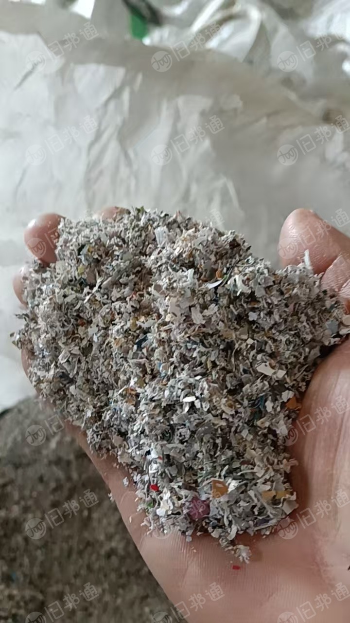 出售墙纸广告料下来的纯PVC破碎料