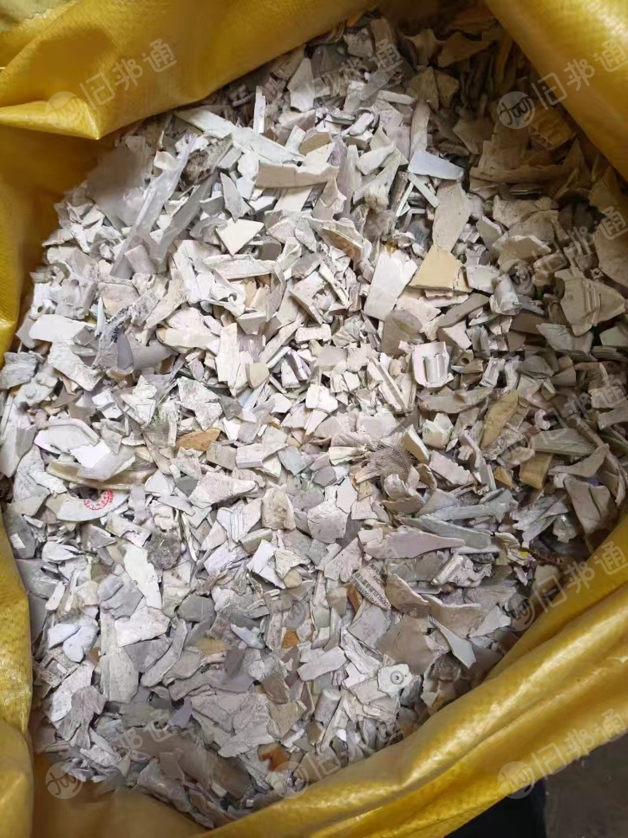 长期出售abs/pc合金破碎料，黑色白色都有，现货18吨左右