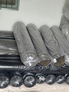 长期出售库存布，梭织四面弹布，针织布，梭织门幅152克重120，梭织有黑色绿色，在浙江绍兴。