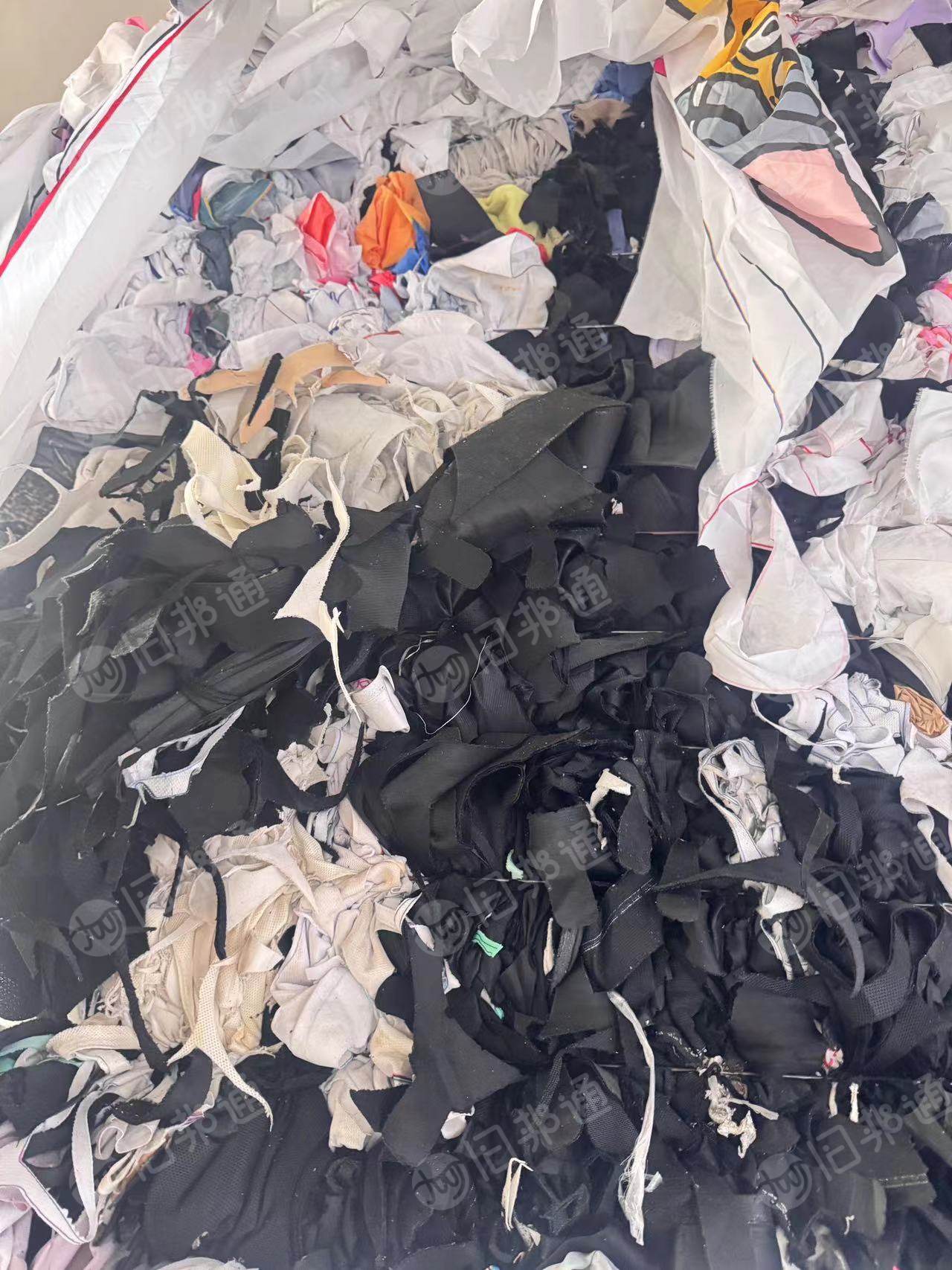 长期出售带胶的鞋材复合布，涤纶废布，涤纶复合布，现货四十吨