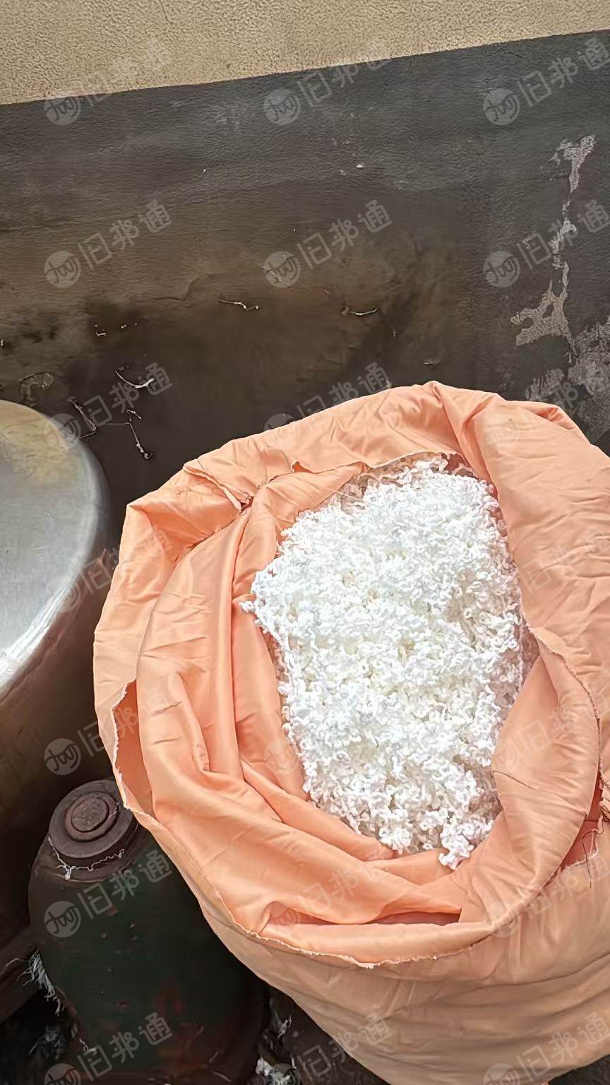 长期出售喷水机下来的涤纶白丝，涤纶废丝，涤纶干丝，72，48F的，现货15吨