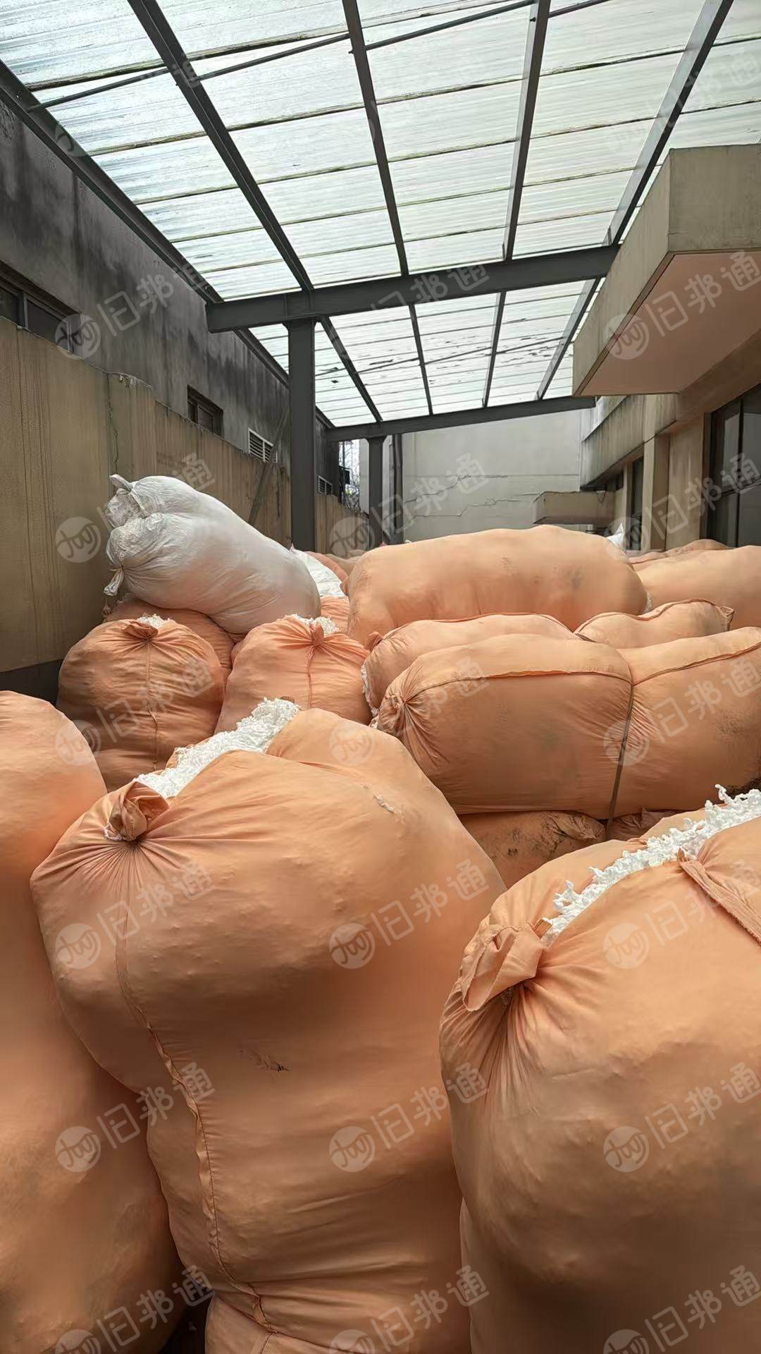 长期出售喷水机下来的涤纶白丝，涤纶废丝，涤纶干丝，72，48F的，现货15吨