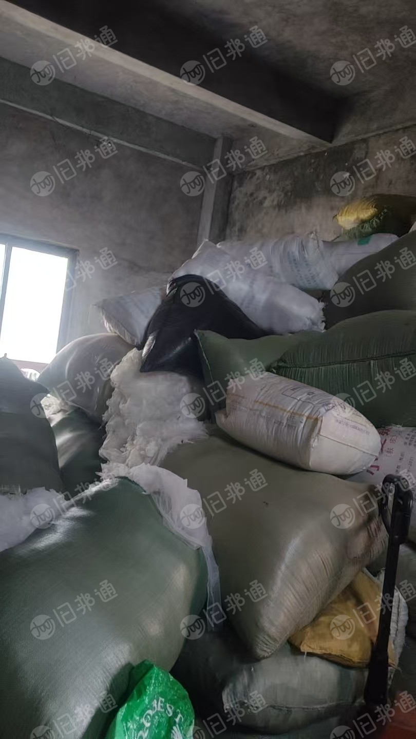 长期出售服装厂下来的纯尼龙废布，尼龙边角料，现货20吨