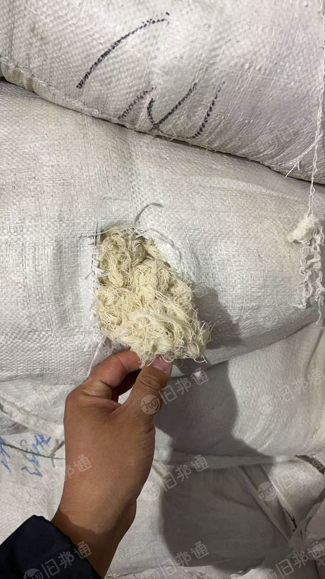 长期出售羊毛下脚料，羊毛纱线，羊毛边丝，都是含毛量80以上，货在河北保定