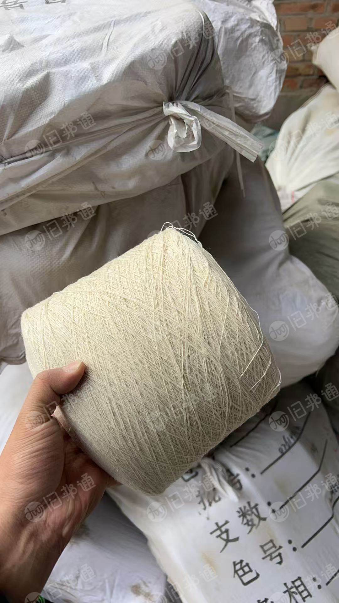 长期出售羊毛下脚料，羊毛纱线，羊毛边丝，都是含毛量80以上，货在河北保定