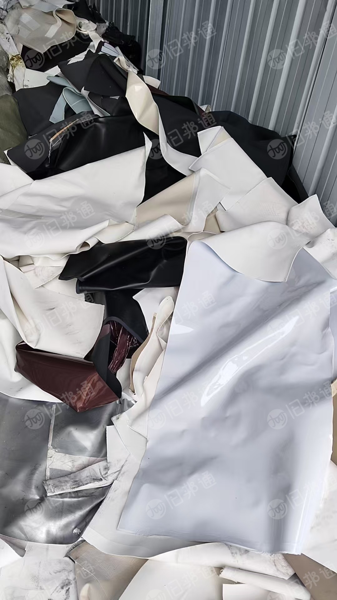 出售PVC皮革边角料，现货30吨