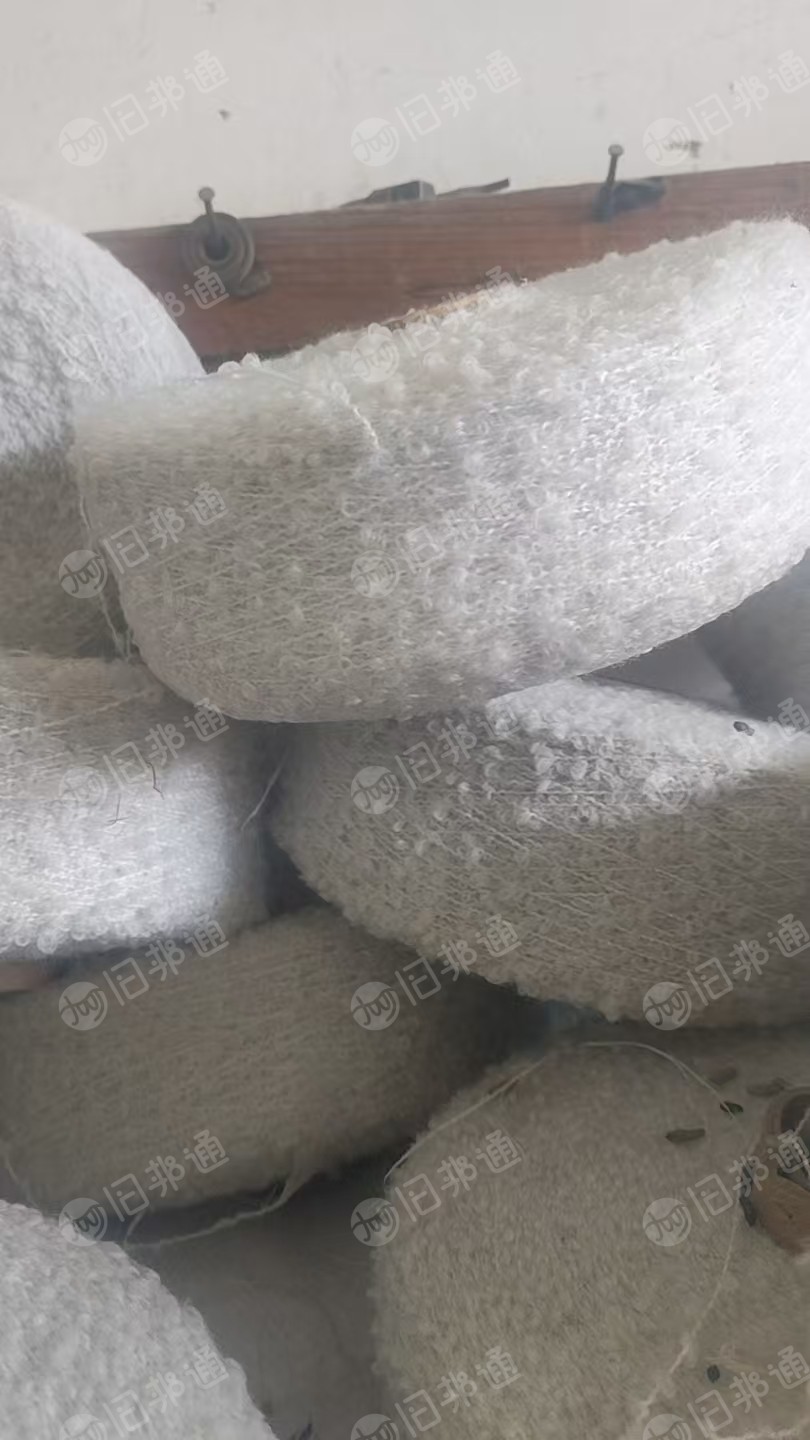 厂家大量出售库存纱线，有全涤纱线，也有全毛纱线含30毛也有，花捻机做的成品纱，有大批号也有小批号