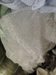 长期出售尼龙边角料，白色大有光，黑色大有光，锦纶布角，人工分拣过，能直接上机