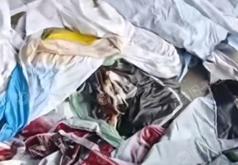 出售PVC软膜，广告公司下来的，做灯箱的下脚料，现货4.2米一车