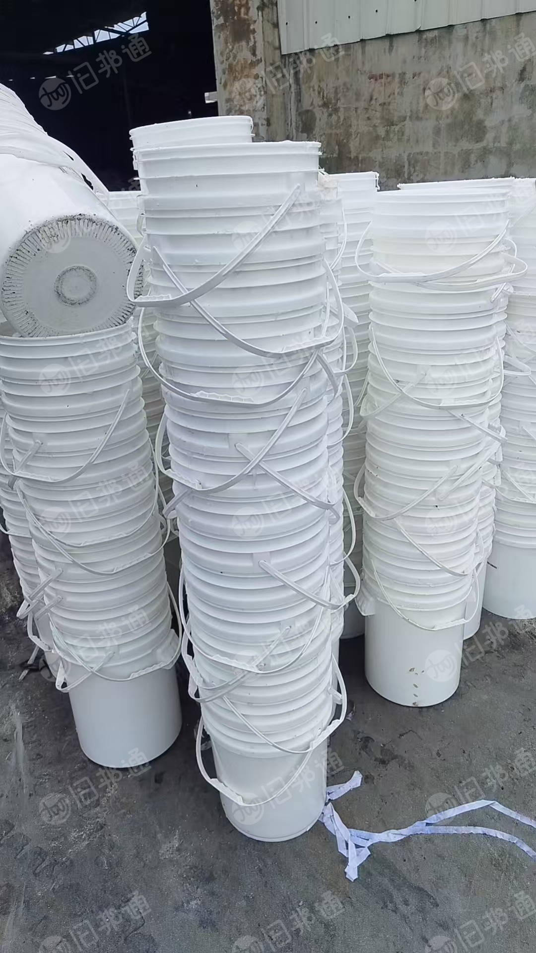 出售无字硅胶桶破碎料，带胶，每个月五十吨左右