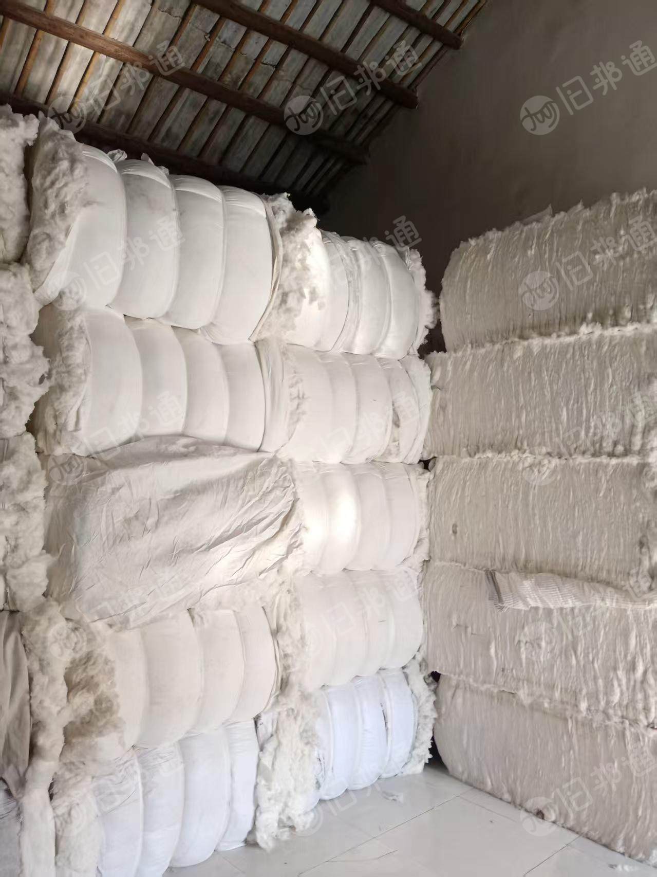 长期出售废化纤丝和少许布块开的纯本白化纤棉，涤纶开花棉，开松棉，可做做无纺布，土工布用，现货30吨