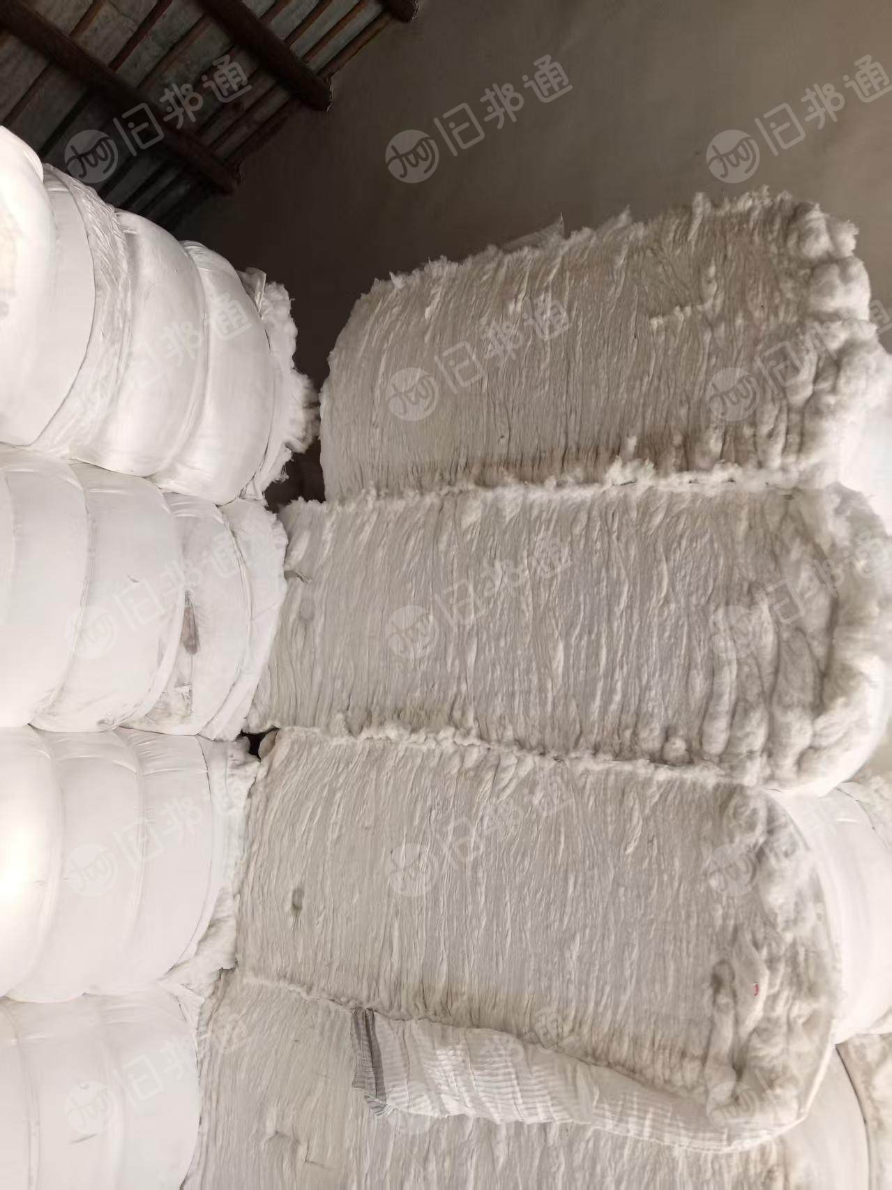 长期出售废化纤丝和少许布块开的纯本白化纤棉，涤纶开花棉，开松棉，可做做无纺布，土工布用，现货30吨