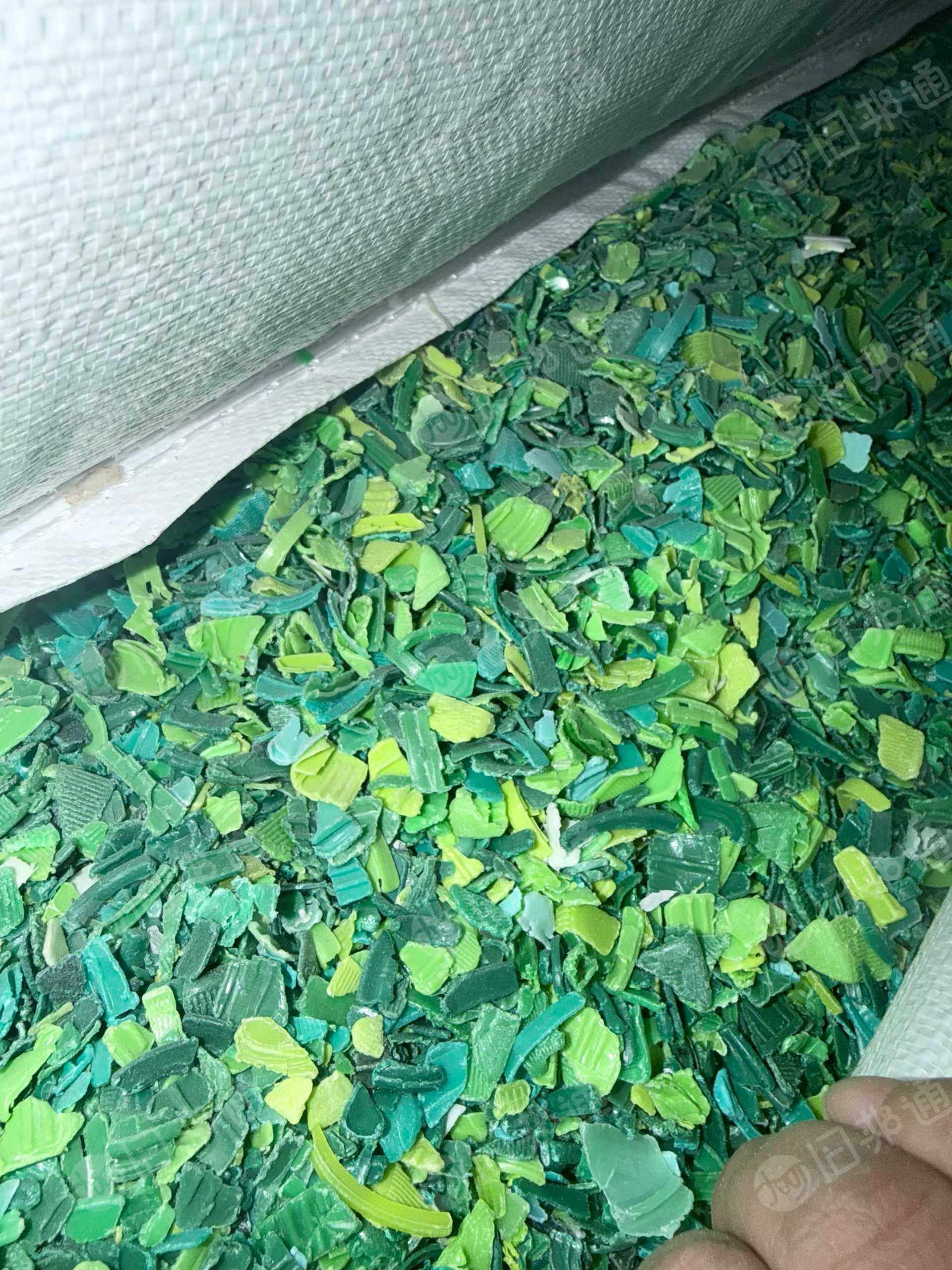 常年出售热洗瓶盖破碎料