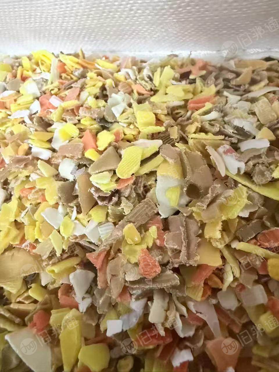 常年出售热洗瓶盖破碎料