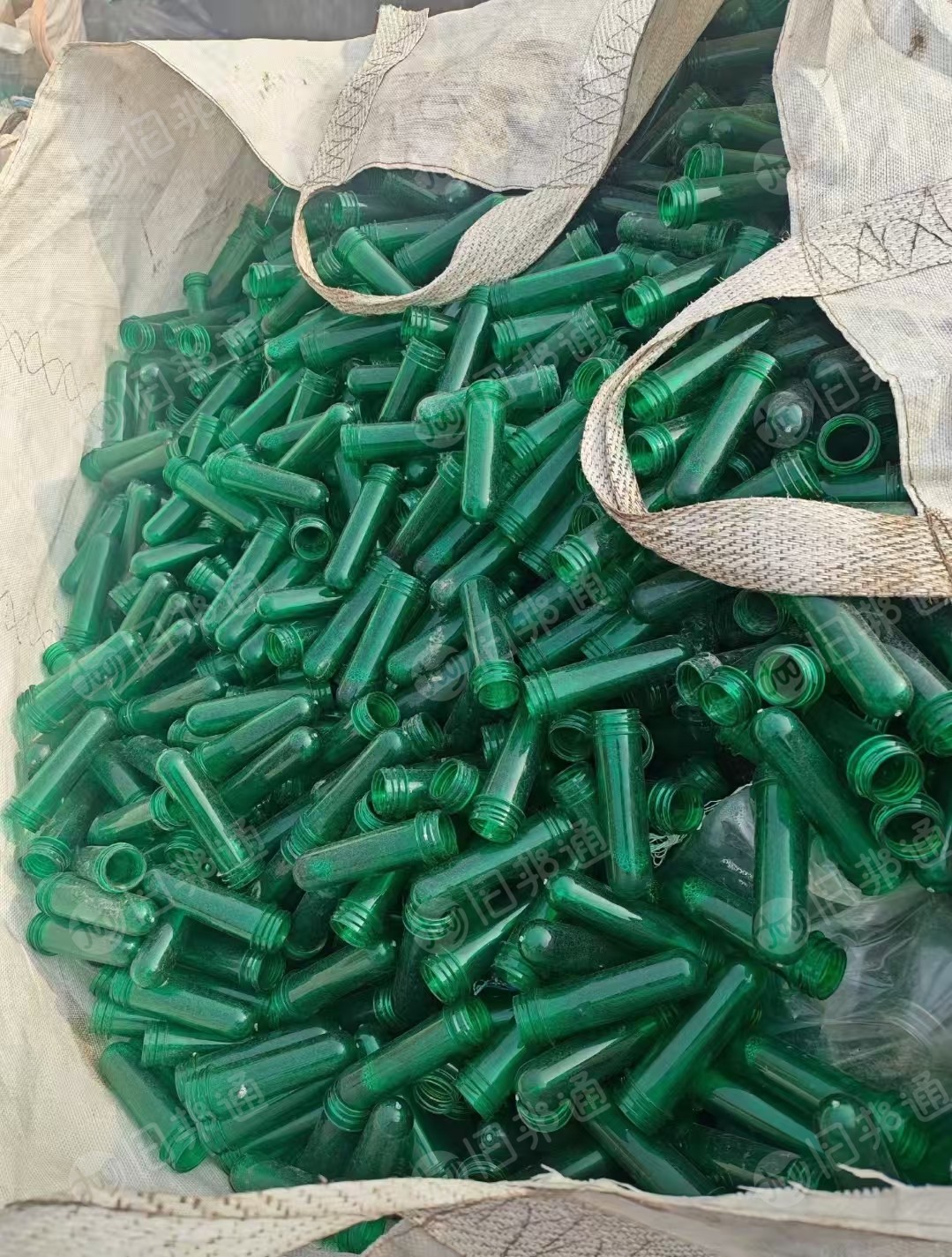 出售PET瓶胚，白色和绿色总的现货10吨多