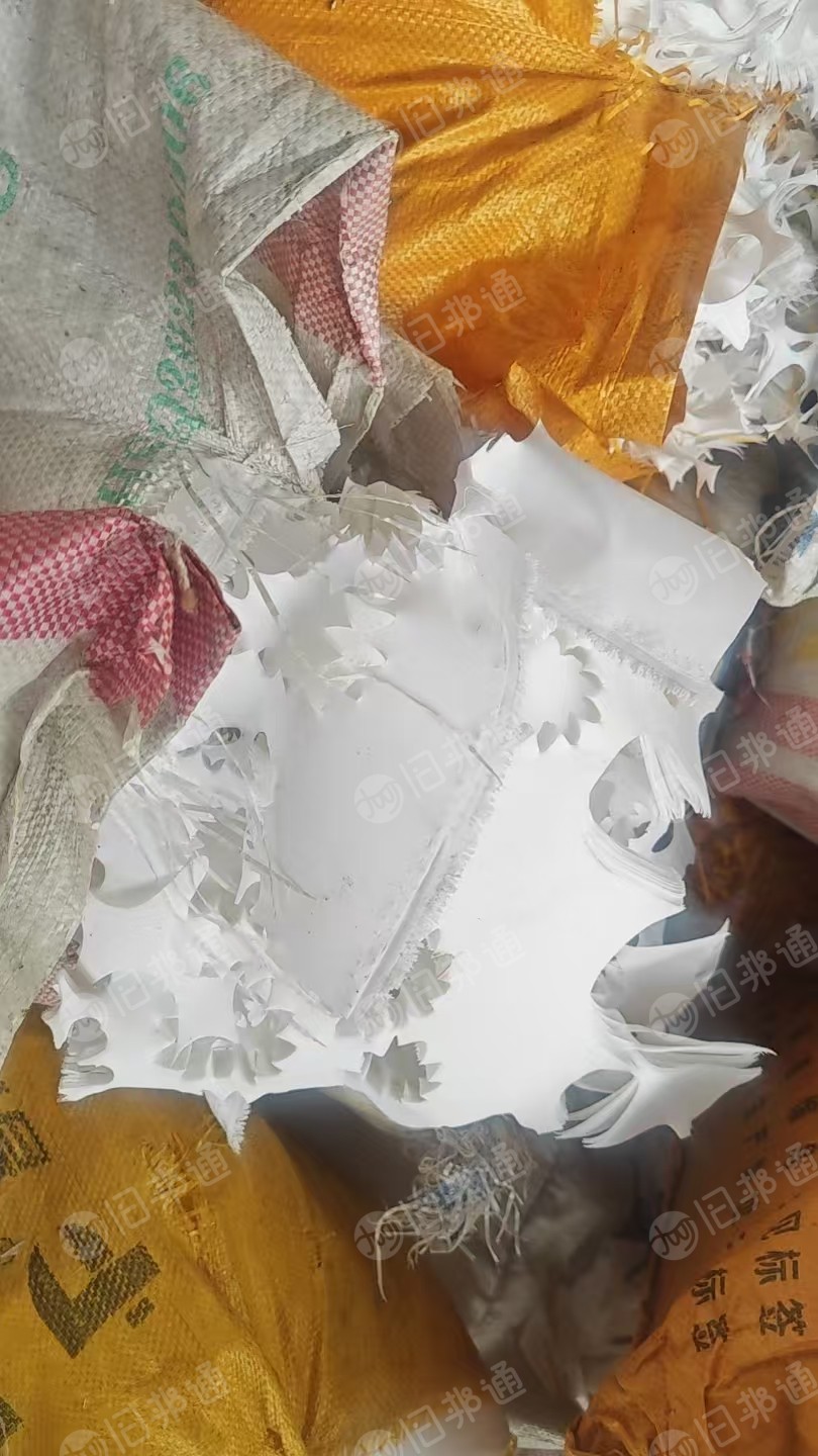 厂家长期出售数码厂下来的涤纶废布，可以造粒用，货在辽宁沈阳