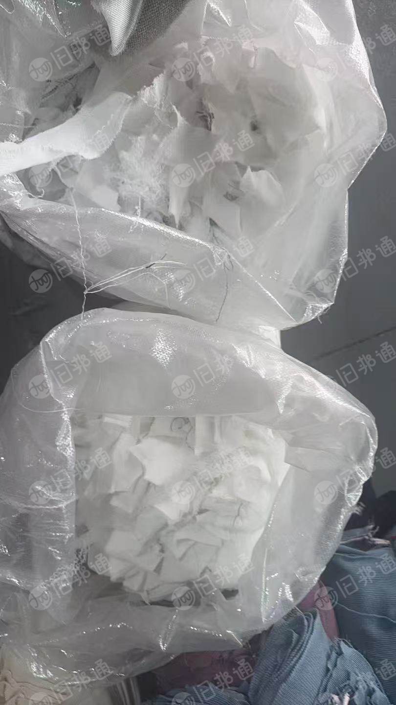 长期出售毛织厂边角料，电脑横机碎片，涤纶毛衣碎片，杂色，可以开花做毛毡布，月供20吨左右