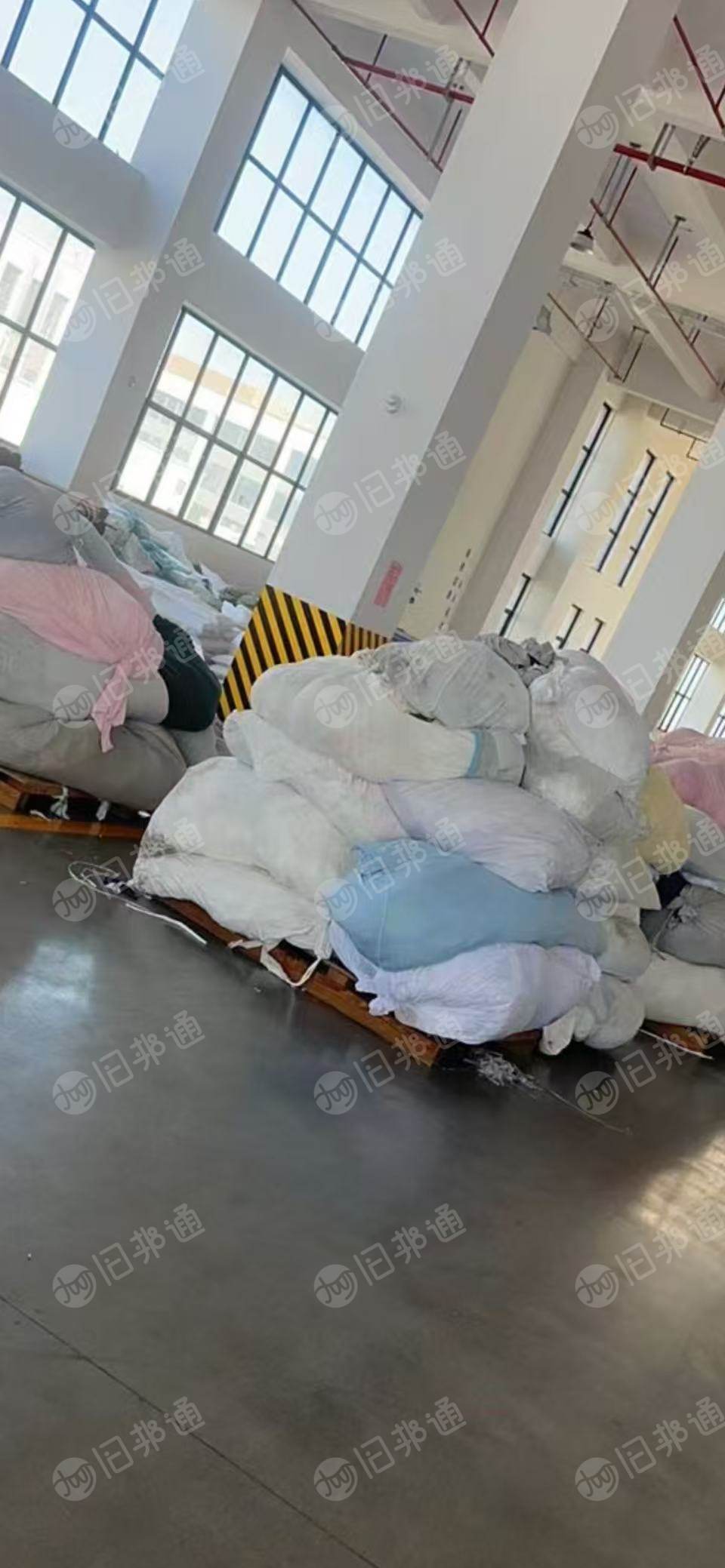 长期出售家纺厂下来的锦氨布头，仿锦氨，锦纶布，牛奶丝等，统货出，都是大布头，现货有7-8吨