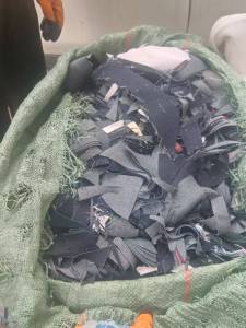 长期出售服装边角料，牛仔废布，牛仔碎布，统货，货在四川成都