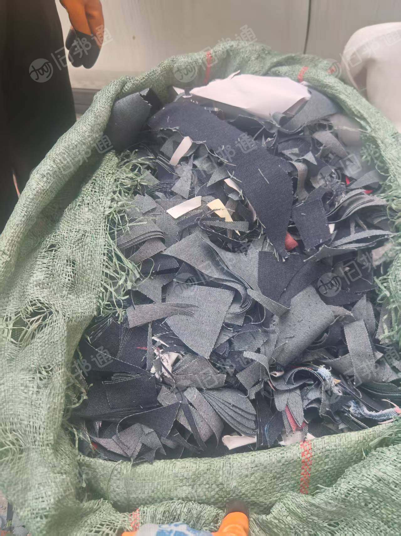 长期出售服装边角料，牛仔废布，牛仔碎布，统货，货在四川成都