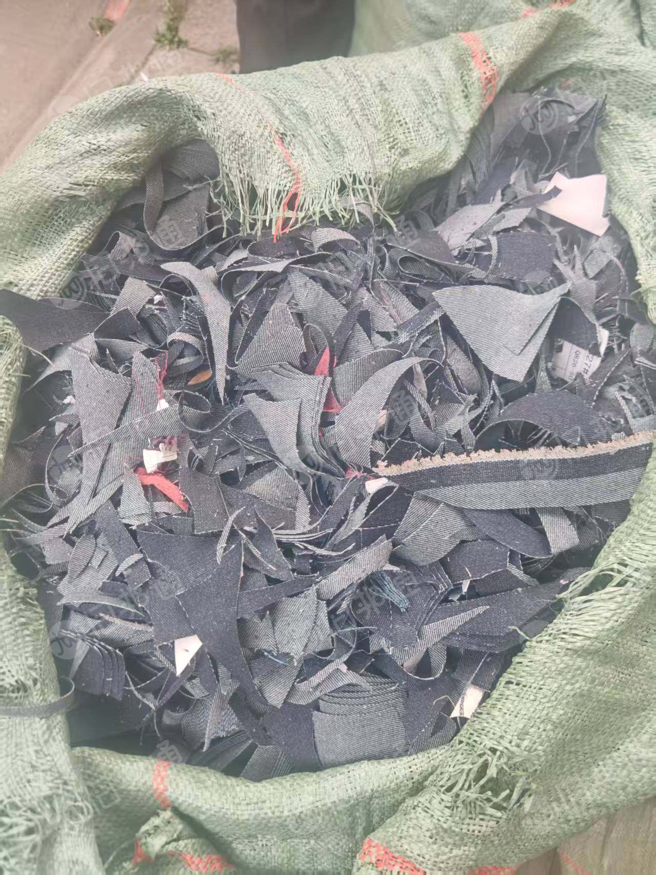 长期出售服装边角料，牛仔废布，牛仔碎布，统货，货在四川成都