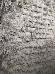 出售白色卫生巾边角料，PP/PE材质，复合无纺布边料，现货有一挂车，货在天津