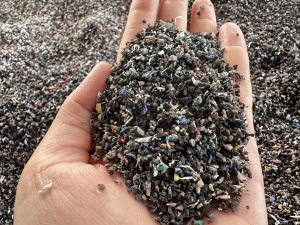 出售纯平方线破碎料，pvc平方线粉碎料，现货40-50吨