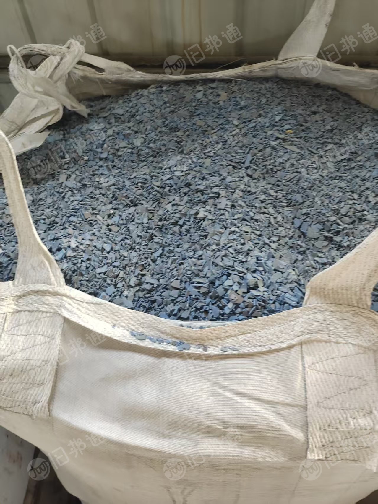 长期出售硬性PVC破碎料，有扣板，墙板，大小管（小管含量50%以上），塑钢，三级料