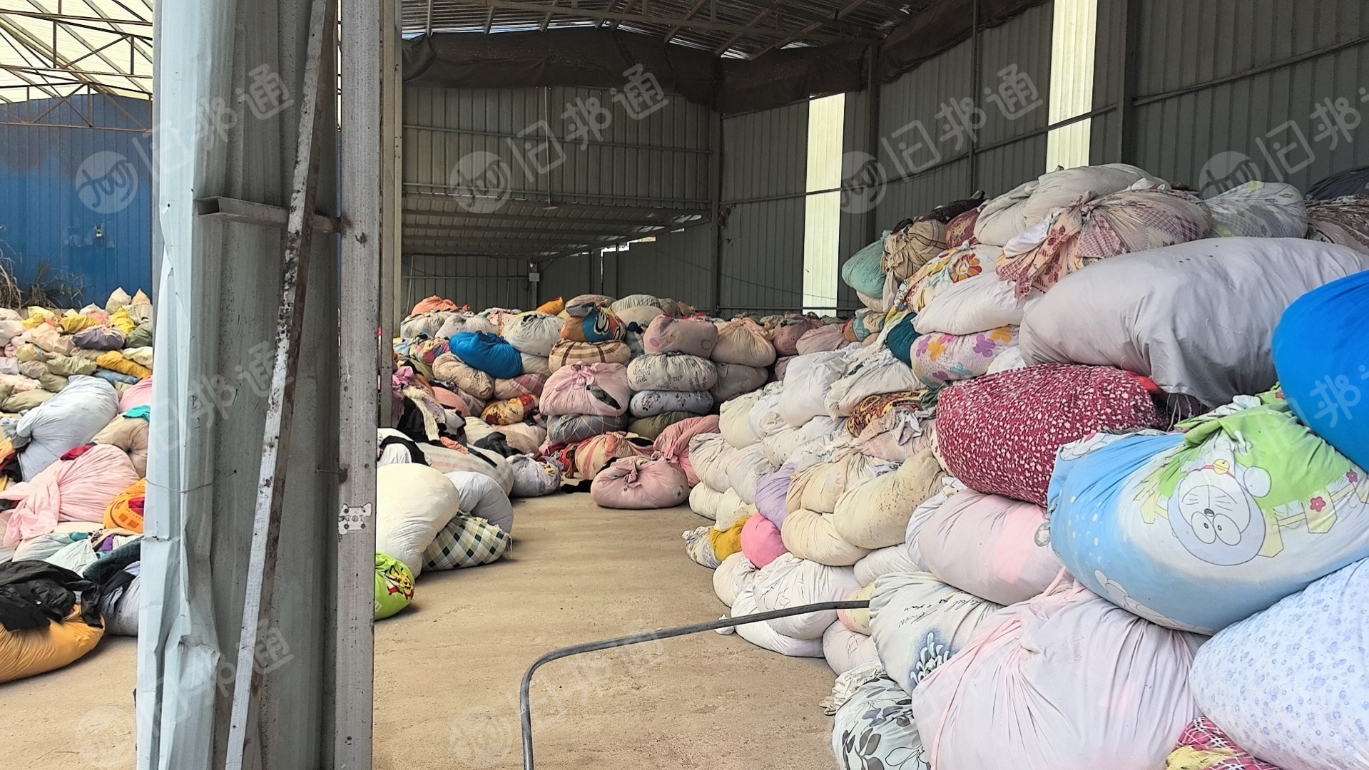 长期出售旧衣服黑料，燃烧料，不带鞋子不带包，在福建南平。