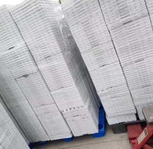 出售ps吸塑盒毛料，黑白混合的，带少量二维码标签