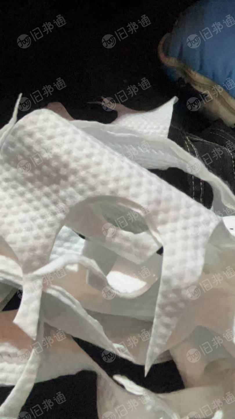 长期大量出售做手套无纺布边角料，水刺无纺布边料，涤黏无纺布，月供70吨左右，货在浙江温州