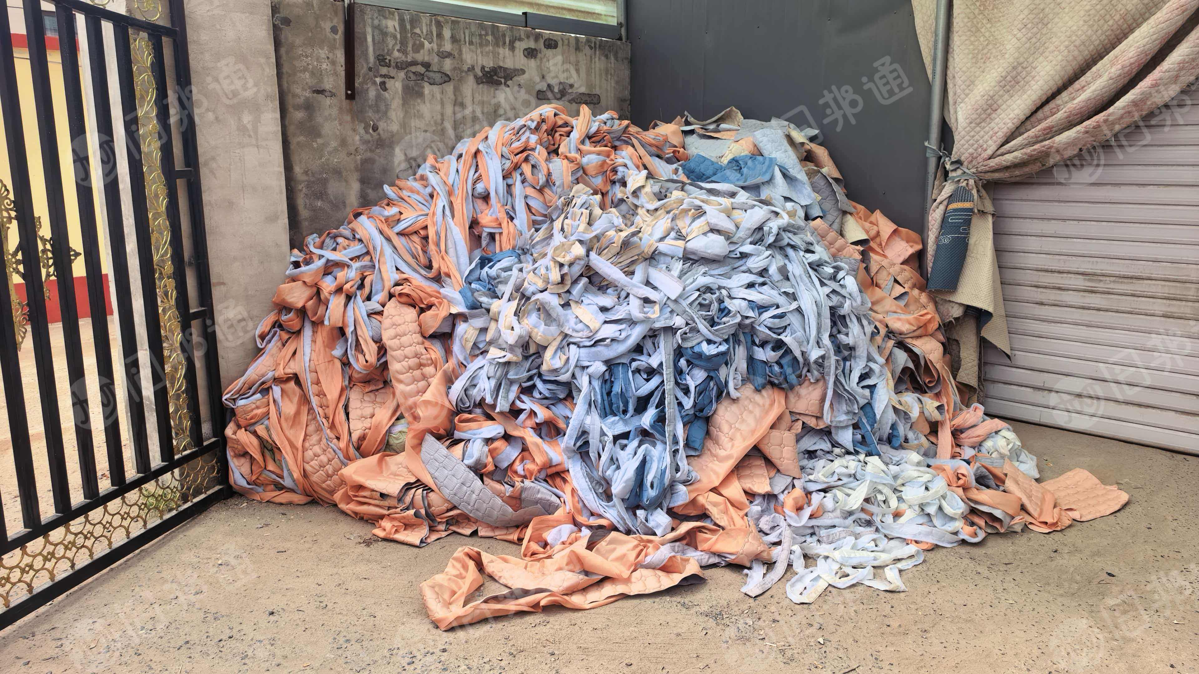 厂家长期出售夹丝棉边角料，绗棉下脚料，绗缝，货在河北石家庄