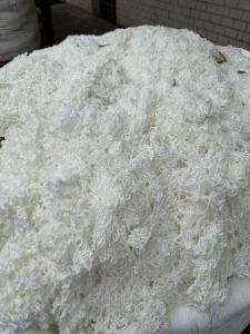 厂家长期大量出售白色涤纶水丝，涤纶废丝，75D,现货有80吨，货在湖南永州