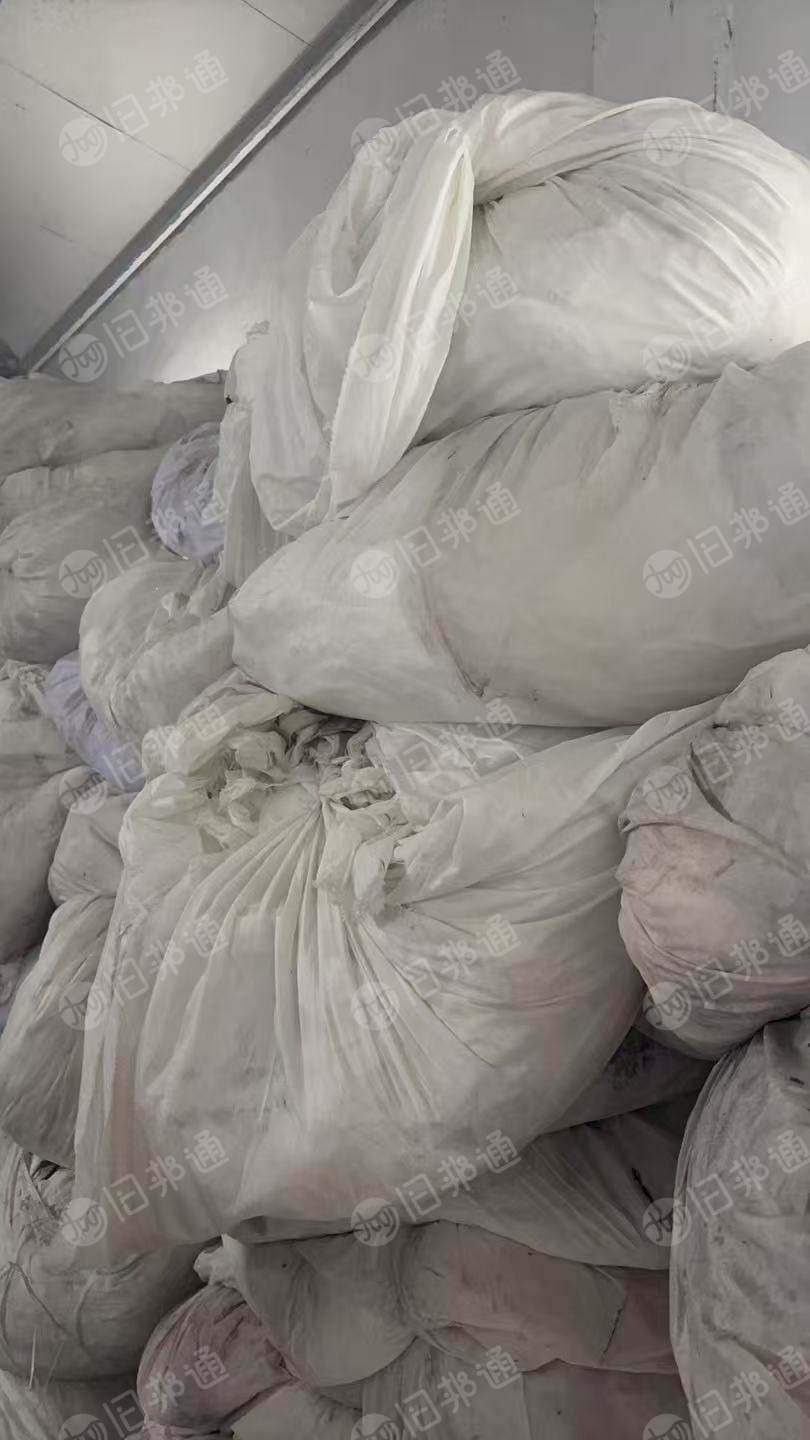 长期大量出售染厂下来的涤纶废布,涤纶大块布,含水百分之20左右,现货50吨