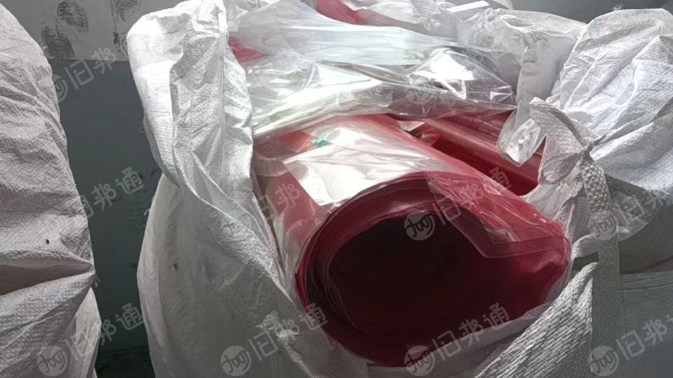 出售pet膜，有部分是带胶的，也有报废的料，长期供应