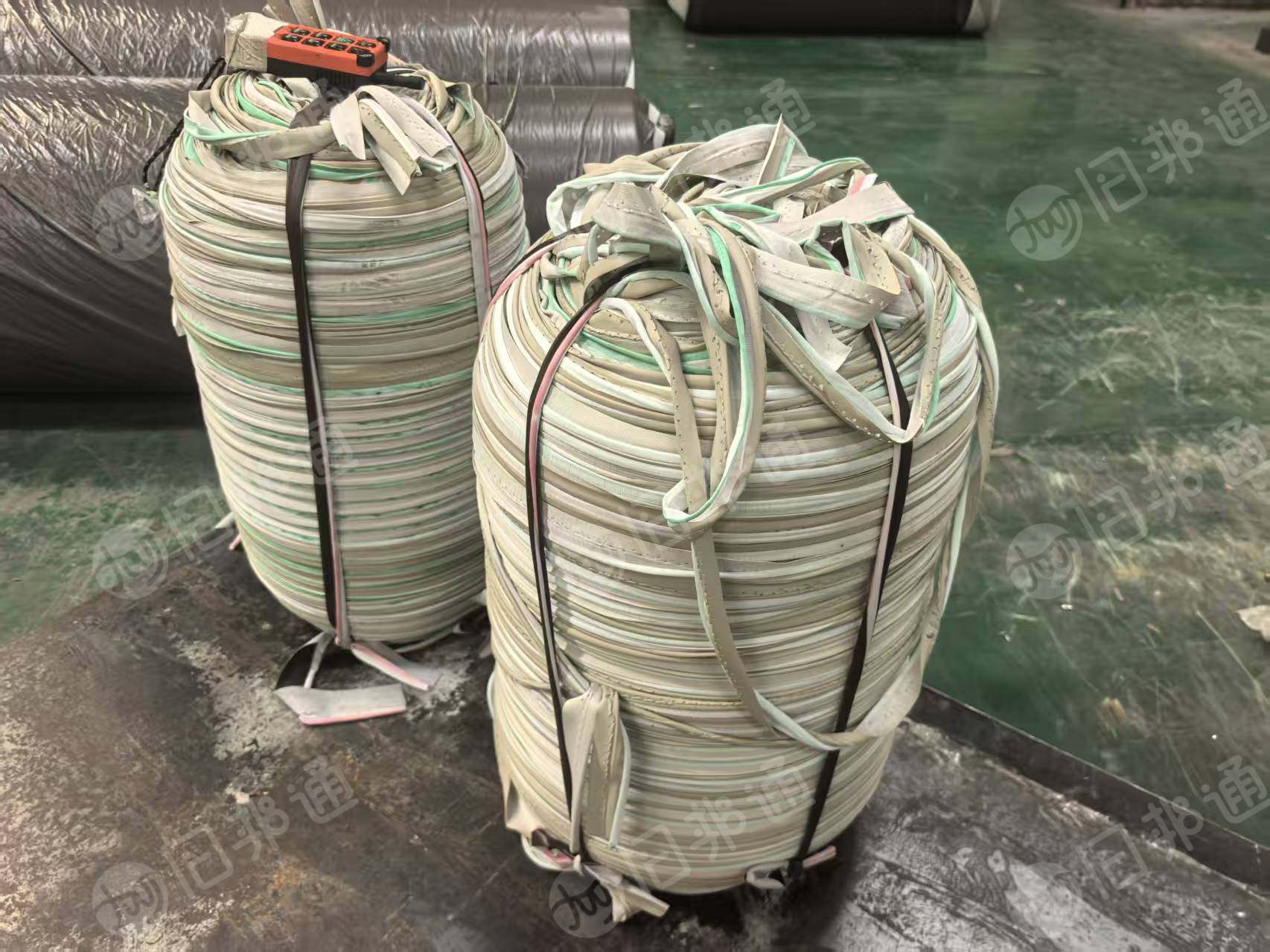 出售PVC革边角料、大块布，PVC人造革，月供100吨
