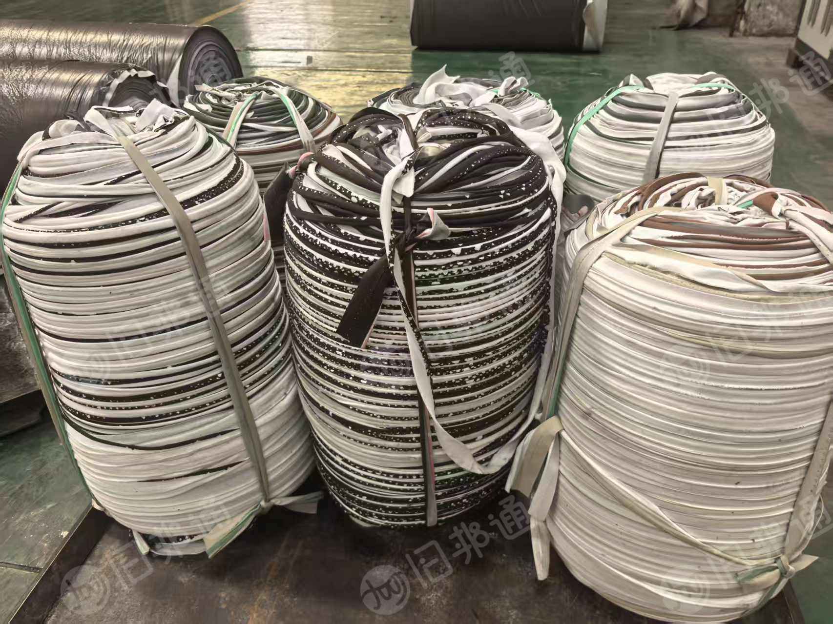 出售PVC革边角料、大块布，PVC人造革，月供100吨